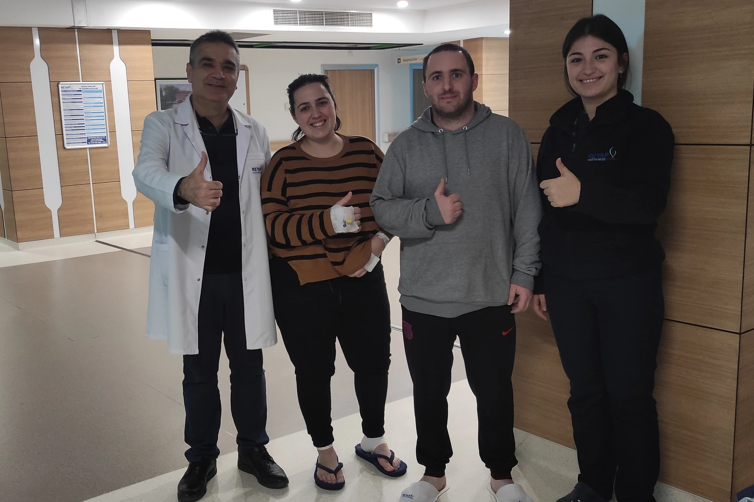 International patients with the surgeon and the patient coordinator